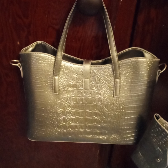 🌞Faux Crocodile Skin 4 piece Set. Champagne Color - Picture 3 of 15